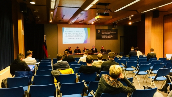 Posvet na temo izvajanja zakona o športu in urejanju zaposlitev športnikov in strokovnih delavcev